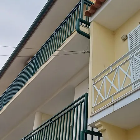 Holidays * 纳扎雷