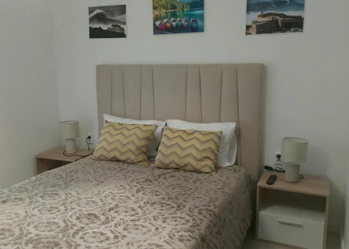 Holidays בית אירוח נאזרה