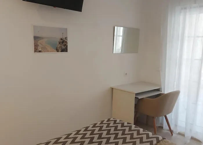 Holidays בית אירוח נאזרה