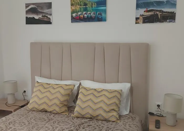 בית אירוח Holidays