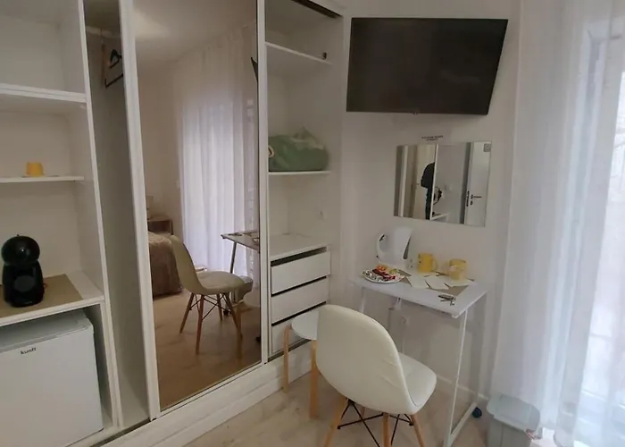 Holidays * נאזרה